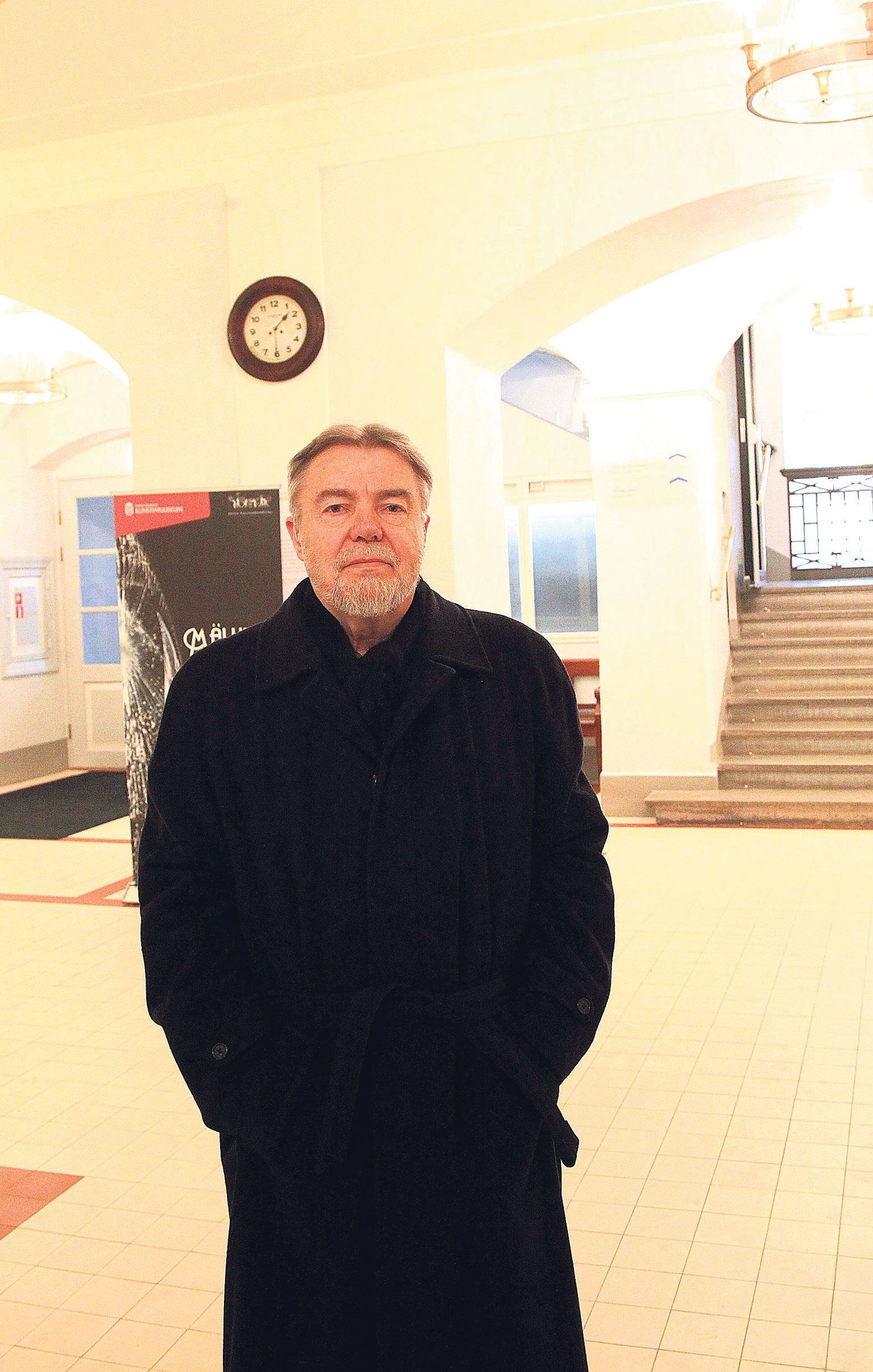 Jüri Talvet tuli eile Tartu ülikooli peahoonesse kuulama doktoritöö kaitsmist.