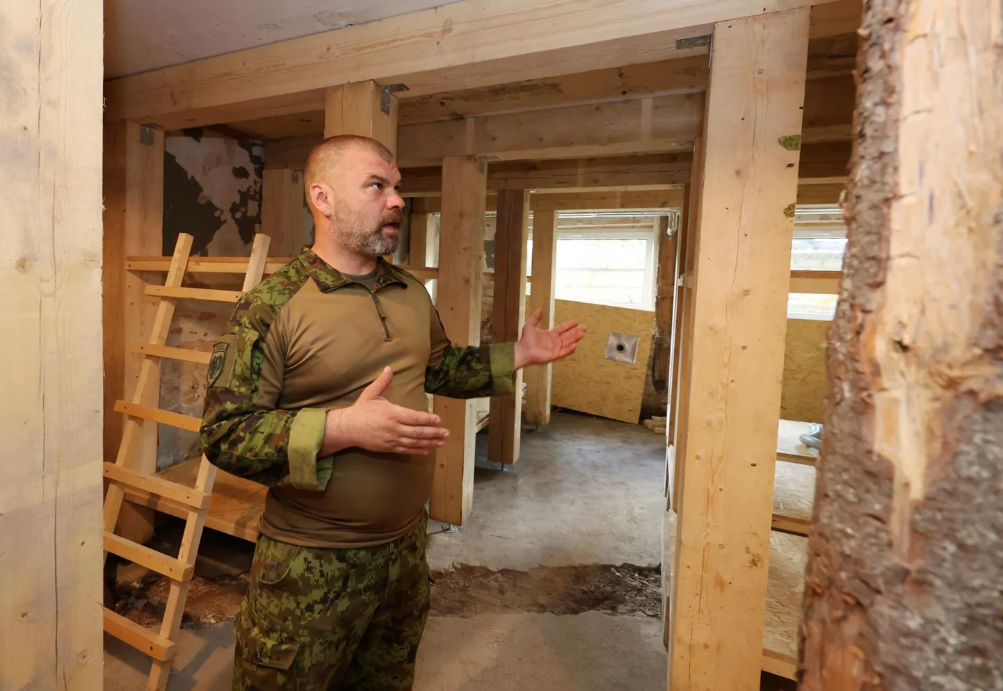 Kaitseliidu vabatahtlikud ehitasid Nisu 2a sotsiaalmaja keldrisse Lõuna maakaitseringkonna pioneeriohvitser major Toomas Rebo juhendusel näidisvarjendi, mis peaks ka maja kokkuvarisemisele vastu pidama.