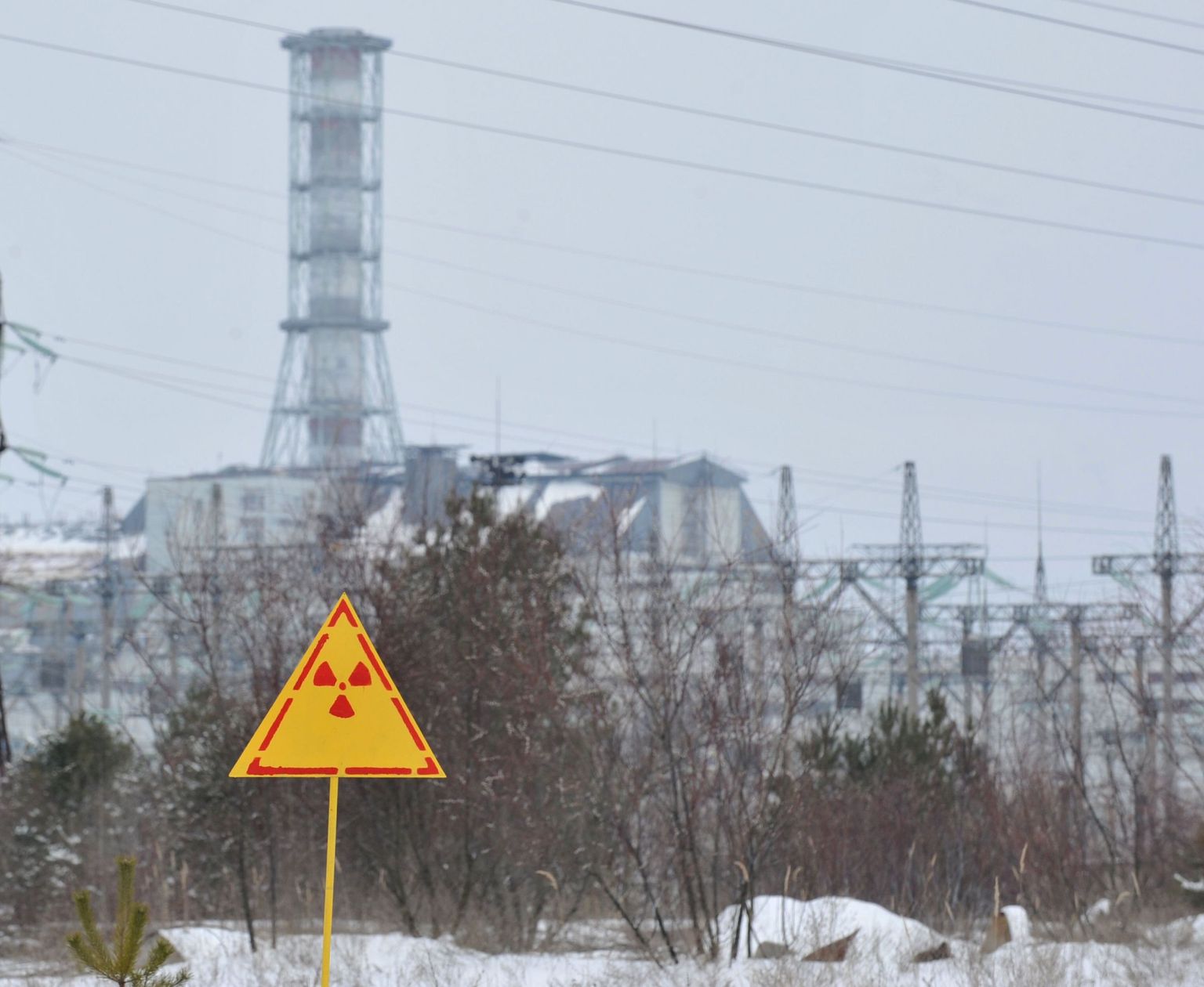 Betoonsakofaag Tšernobõli tuumajaama 4. ploki peal, millest 26. aprilli 1986. aasta plahvatuse järel lendus Euroopa kohale suur hulk radioaktiivseid aineid.