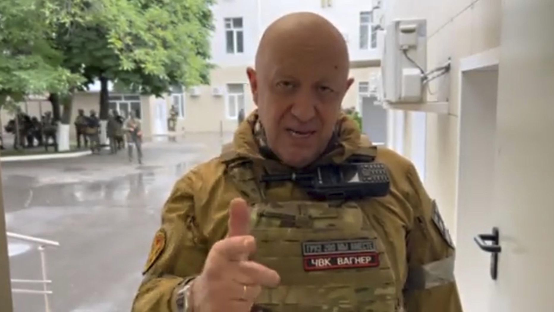 Videokaader Vene Wagneri eraarmee juhist Jevgeni Prigožinist 23. juunil 2023 Doni-äärses Rostovis, mille ta sõdurid oma kontrolli alla võtsid. Progožin ähvardas oma armeega Moskvasse marssida, kuid väidetav kokkulepe Vene presidendi Vladimir Putiniga peatas ta