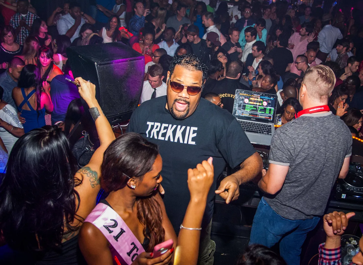 90ndate üks mõjukamaid New Yorgi räppareid Fatman Scoop varises augusti lõpus Connecticutis esinedes laval kokku ning suri peatselt.