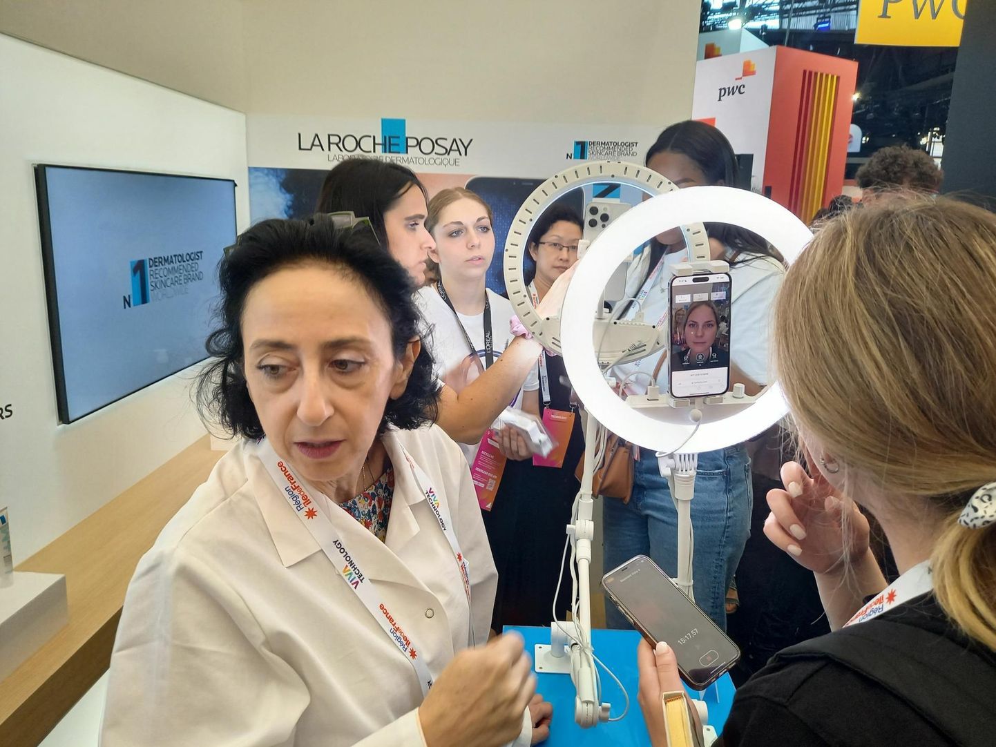 La Roche-Posay teadusdirektor, dermatoloog Delphine Kerob on aidanud välja töötada algoritmi, mis annab mobiiltelefoniga tehtud foto abil hinnangu naha seisukorrale.