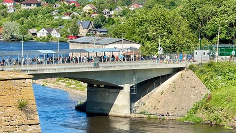 Российская пограничная служба жалуется на перегруженность на границе с Эстонией