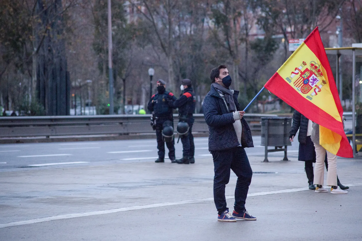 Meeleavaldaja Kataloonia iseseisvuslipuga.