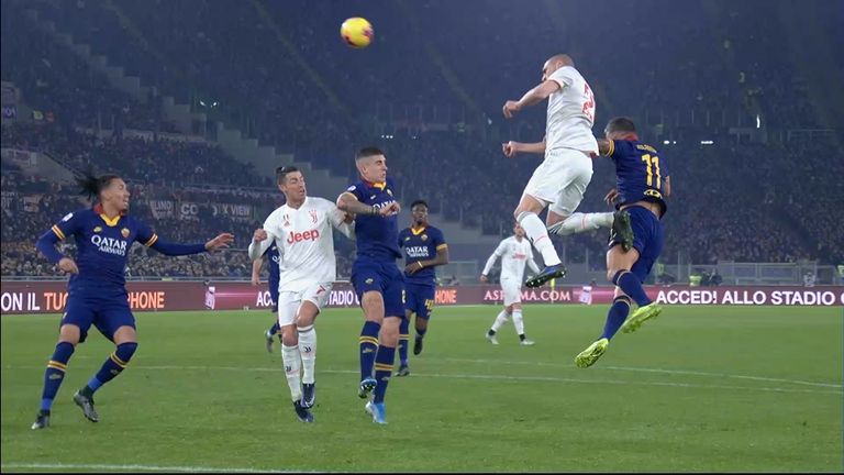 AS Roma vs Torino Juventus, Merih Demirali võimas hüpe.