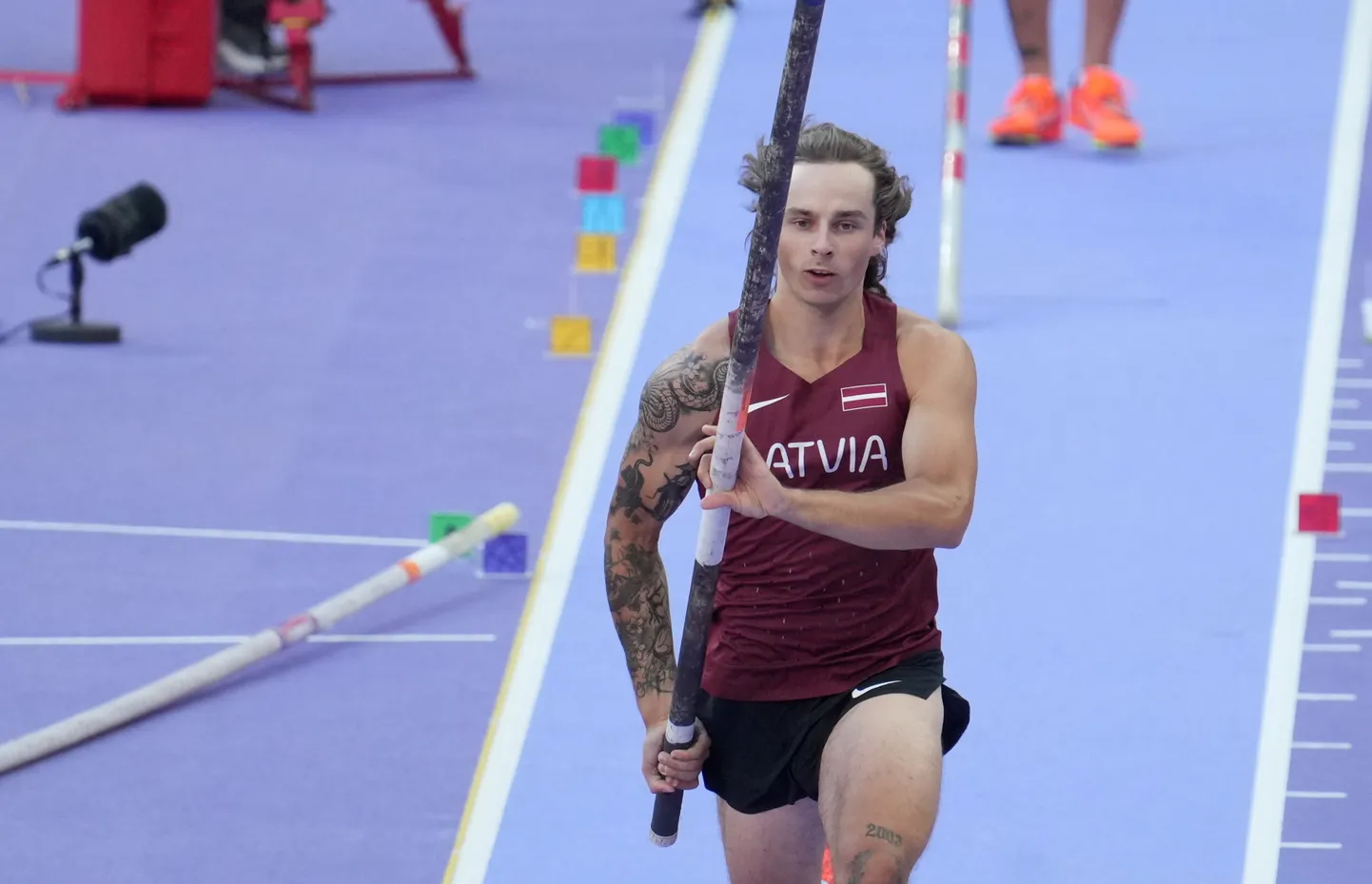 Vieglatlēts Valters Kreišs kārtslēkšanas sacensībās
