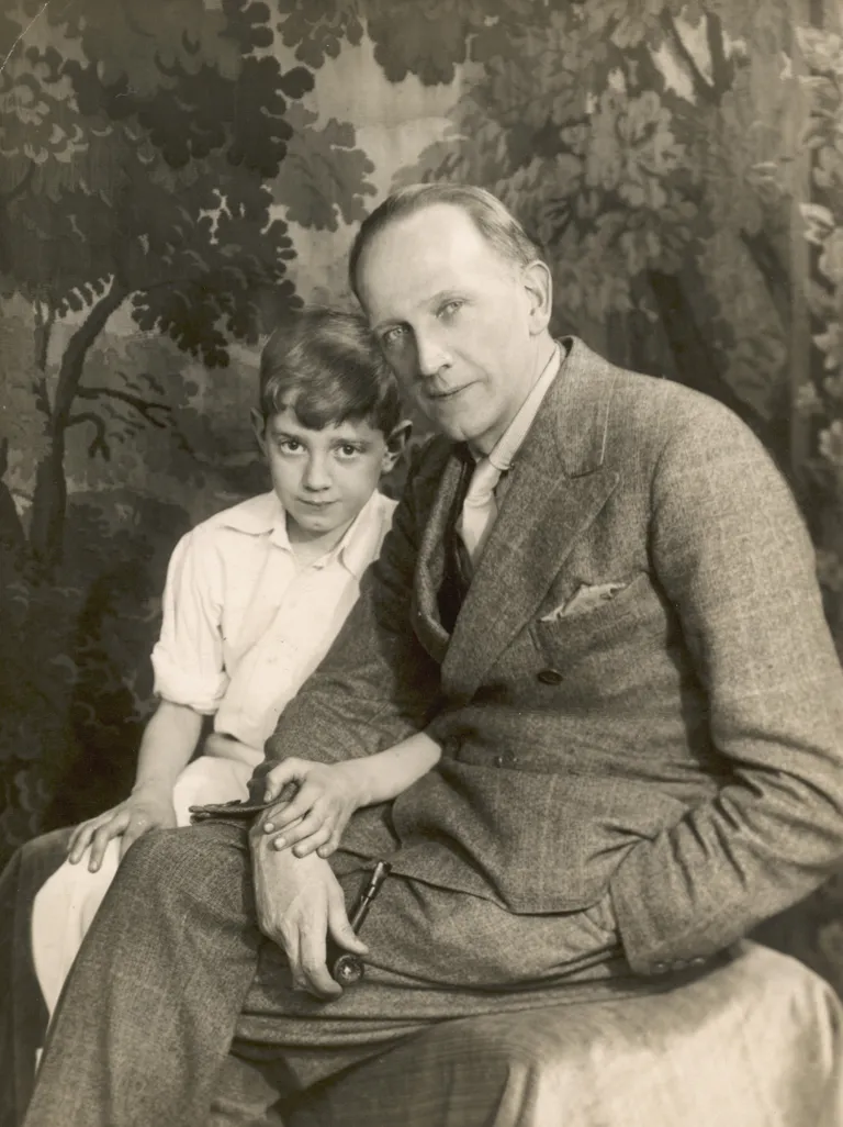 Alan Alexander Milne koos poja Christopher Robin Milne'iga.