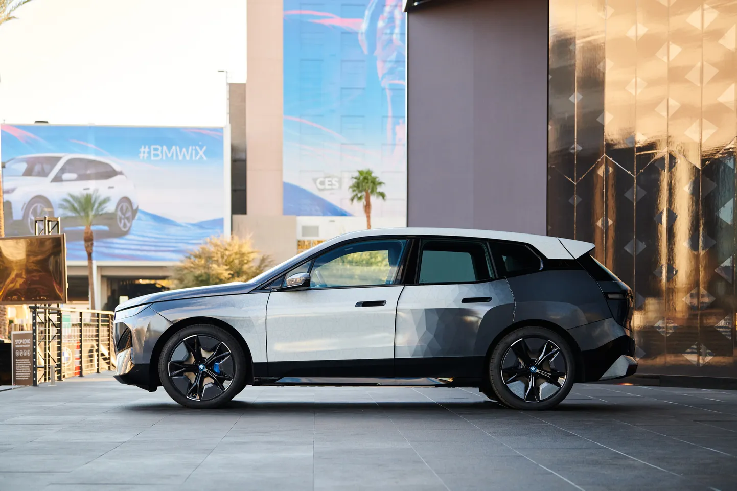 BMW iX Flow