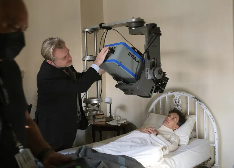 Кристофер Нолан и Киллиан Мерфи на съемках "Оппенгеймера". Фильм стал первой художественной лентой, полностью снятой в формате IMAX