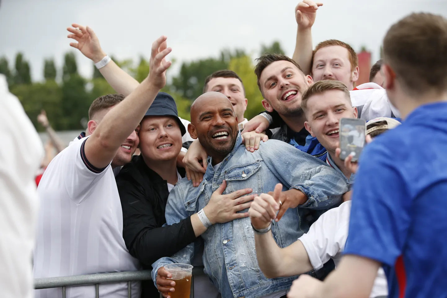 Trevor Sinclair (keskel).