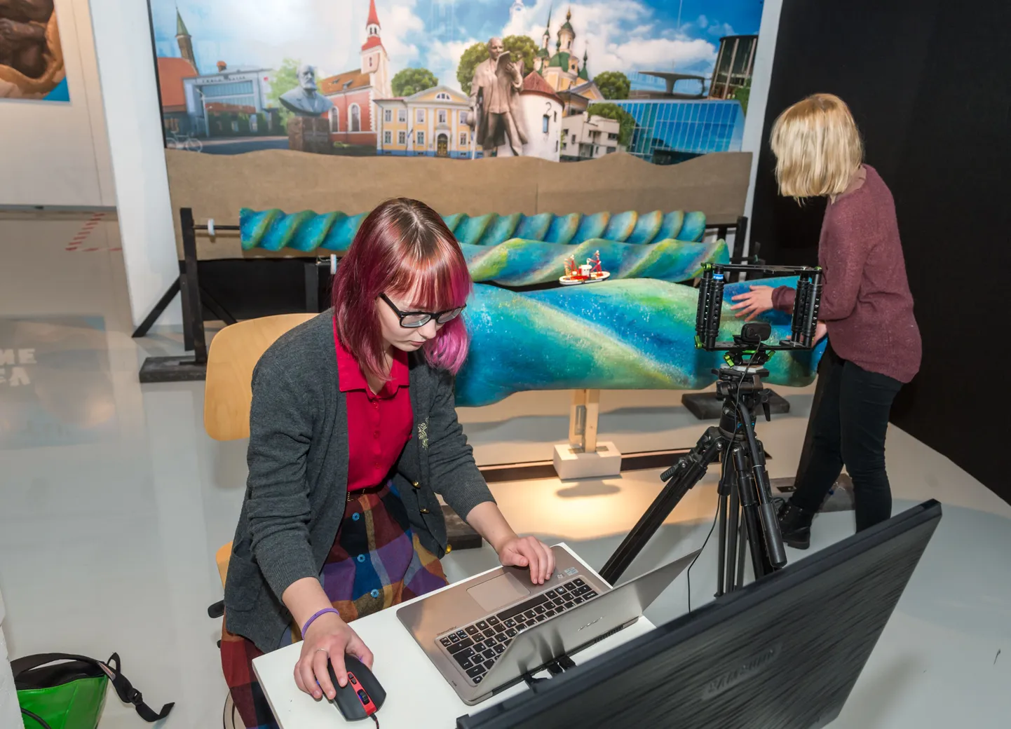 Pärnu muuseumis saab näitusel "Rao Heidmetsa animatsioonimaailm" ise proovida, kuidas animafilm sünnib.