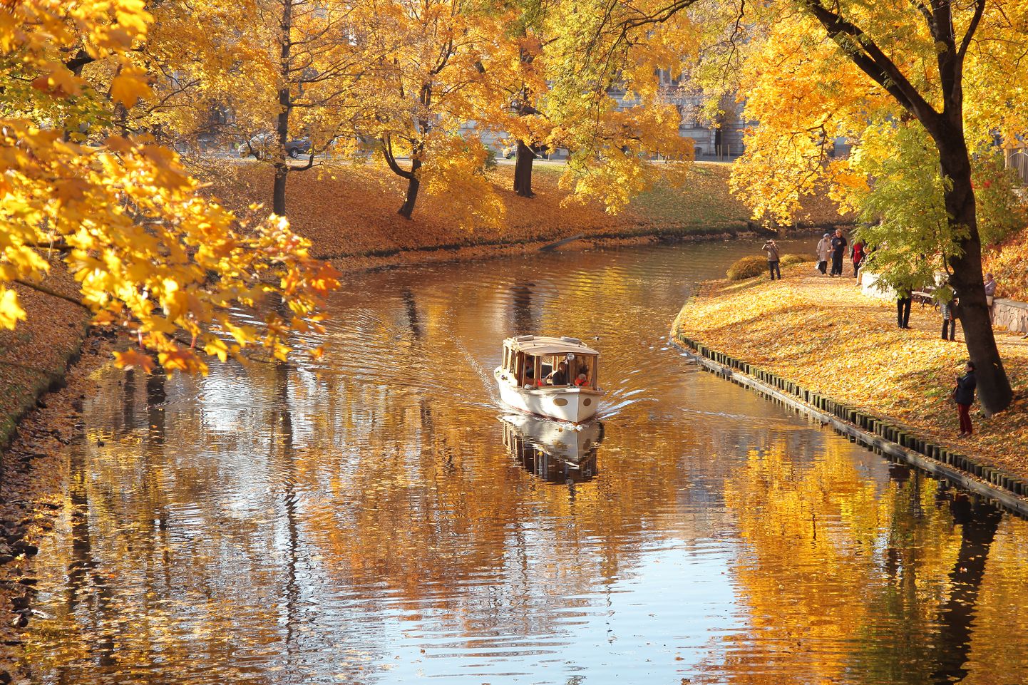 Rīgas kanāls rudenī