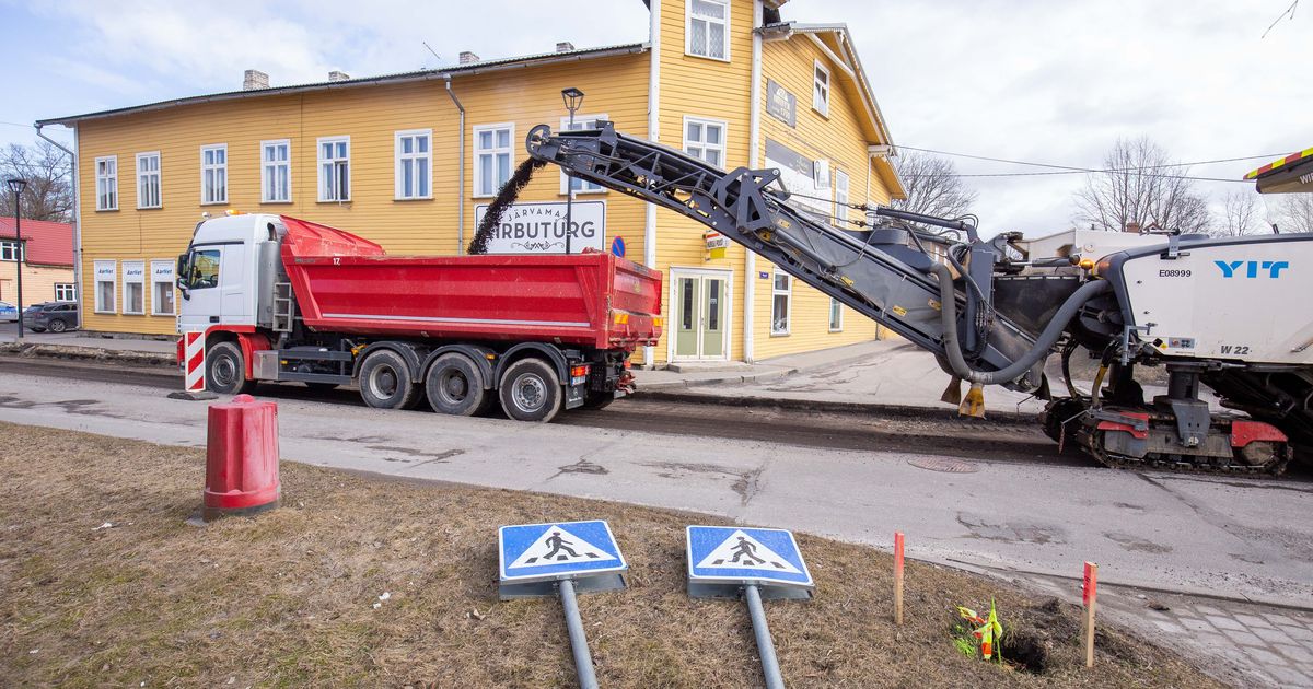 Peatänava üks pool kooritakse paljaks