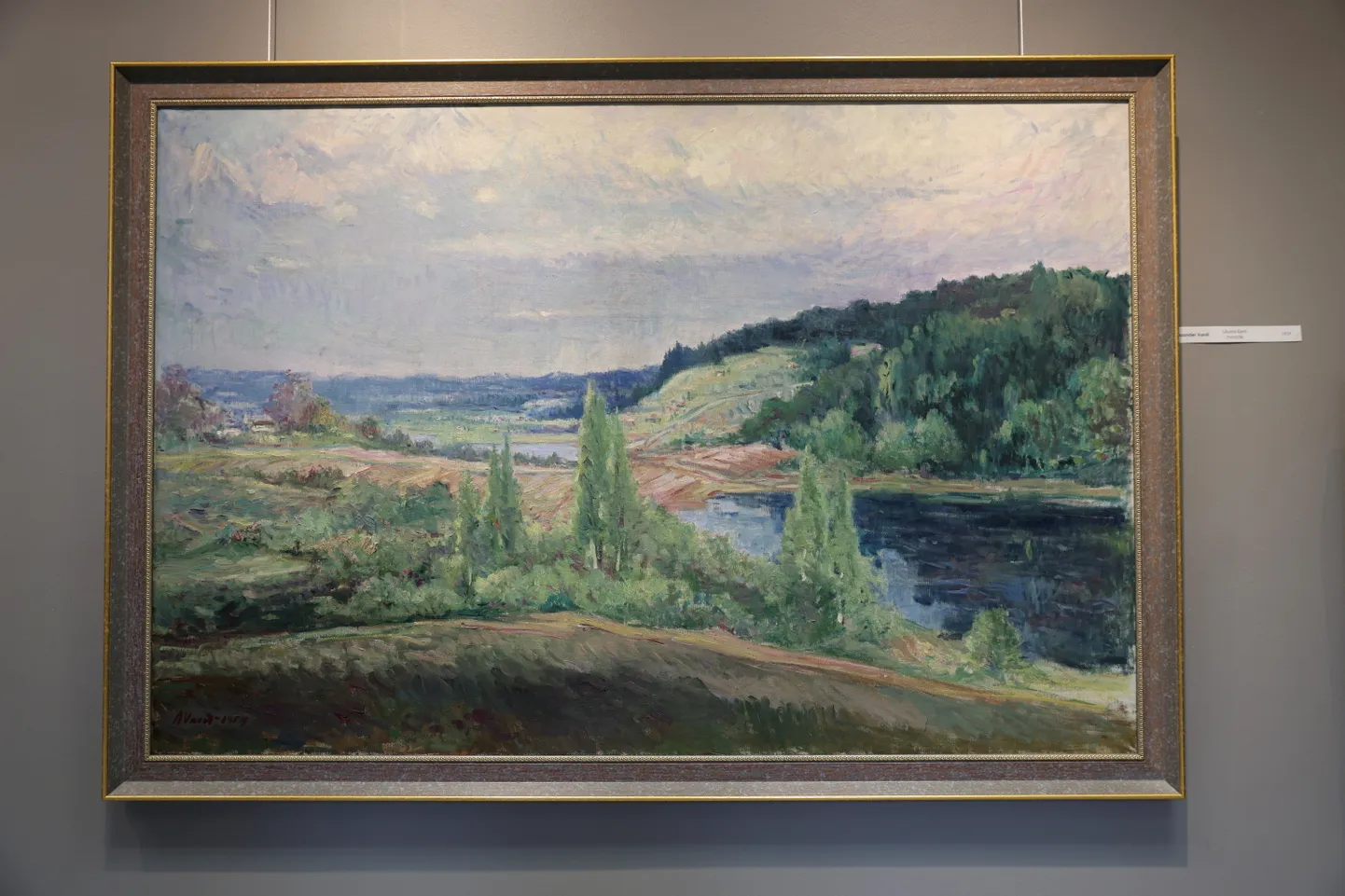 Laupäeval toimunud E-kunstisalongi sügisoksjonil kalleima hinnaga maaliks osutus pallaslase Aleksander Vardi 1959. aasta helgetes toonides teos «Lõuna-Eesti maastik», mille hinnaks kujunes 19 600 eurot.