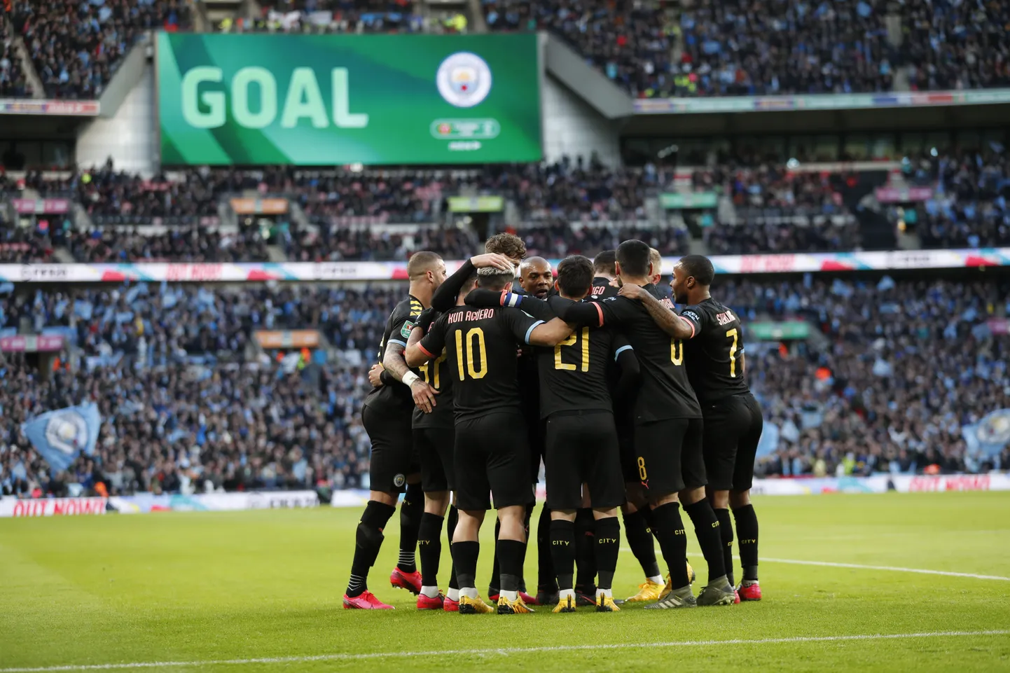 Manchester City mängijad tähistamas.