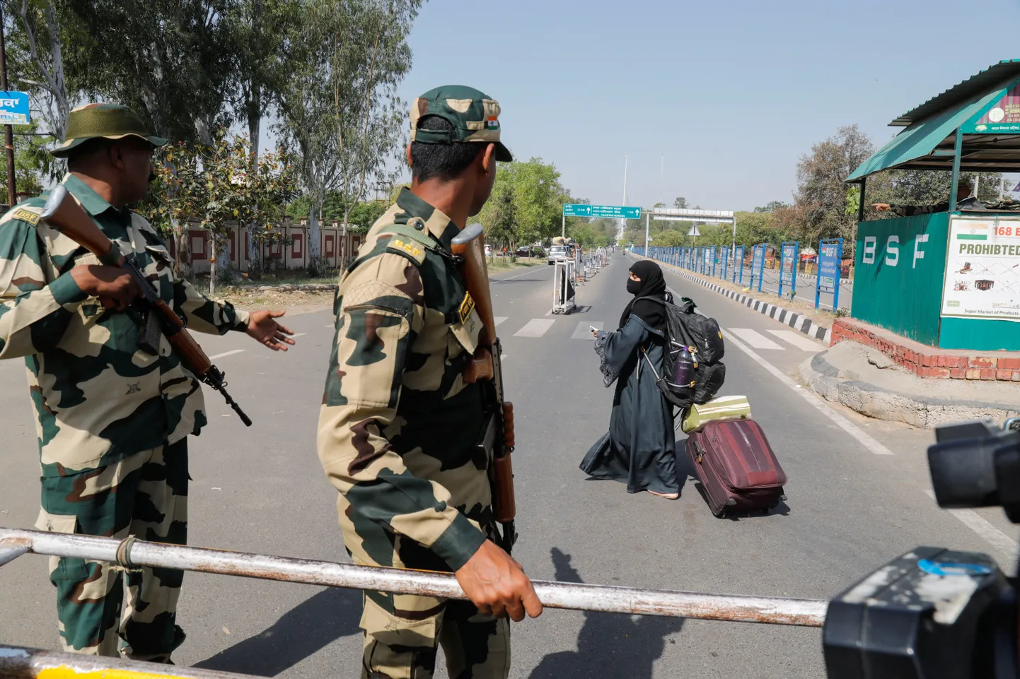 Julgeolekujõud India ja Pakistani piiripunktis.