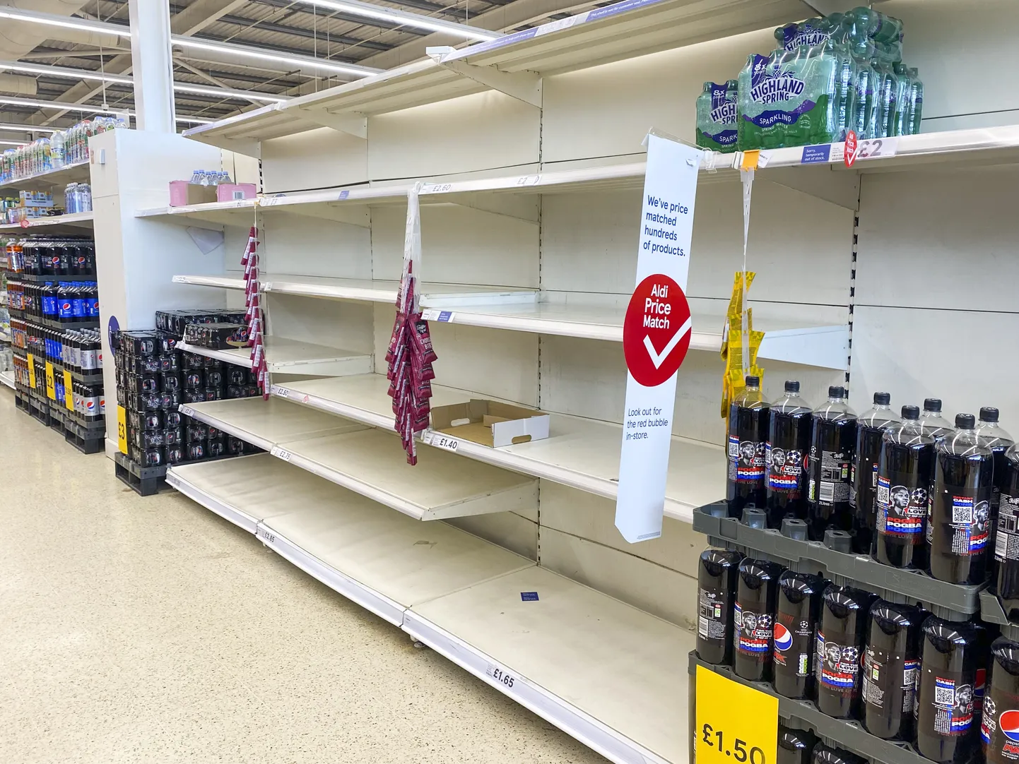 Briti Tesco supermarketite ketti võivad oodata jõulude eel tühjad riiulid.