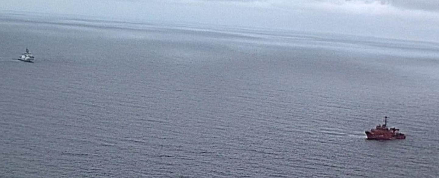 Российское ремонтное судно «Спасатель Карев» устраняет повреждения в Финском заливе.