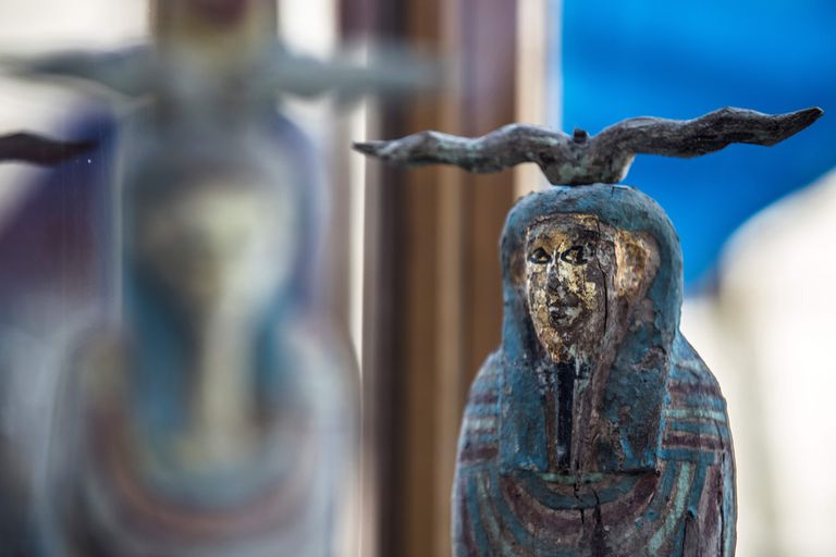Vana-Egiptuse jumalanna Neithi kuju.