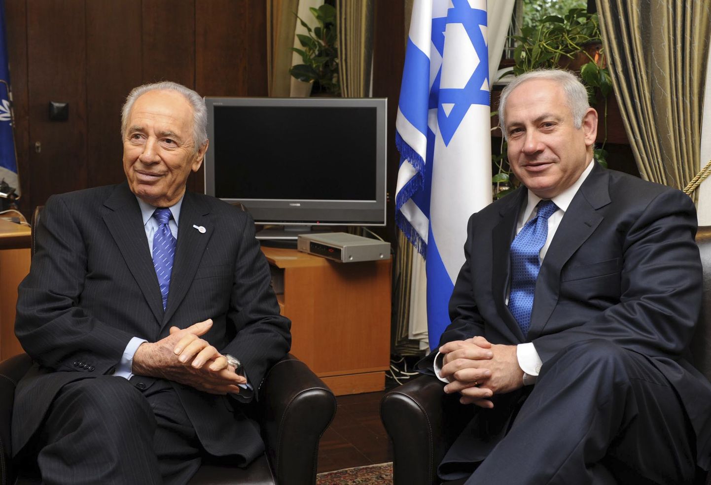 Iisraeli president Shimon Peres (vasakul) ja Likudi partei juht Benjamin Netanyahu.