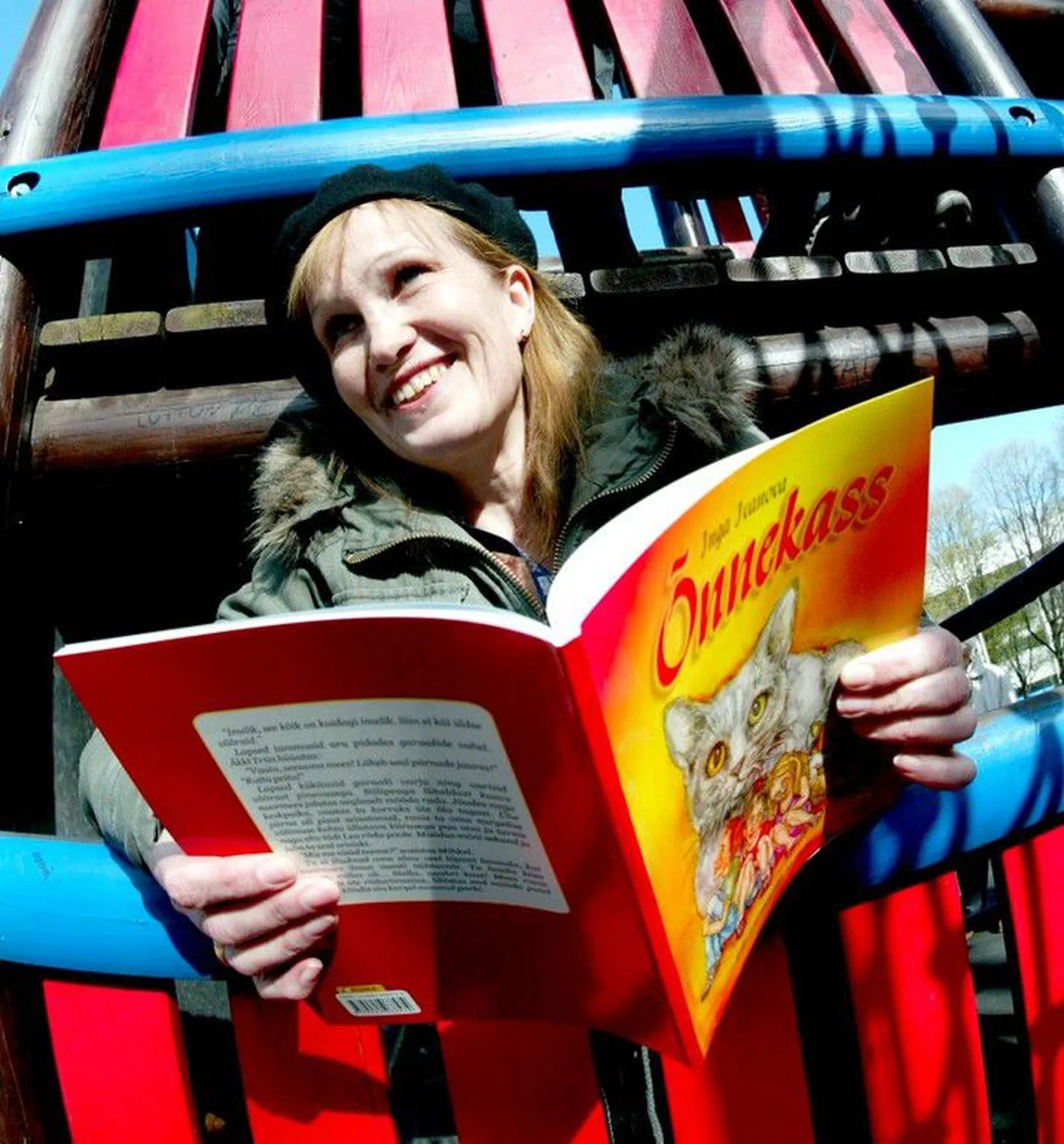 Tartlanna Inga Ivanova esimene raamat kannab pealkirja «Õnnekass» ja õpetab lastele, kuidas sõpradega koos tõhusalt tegutseda.