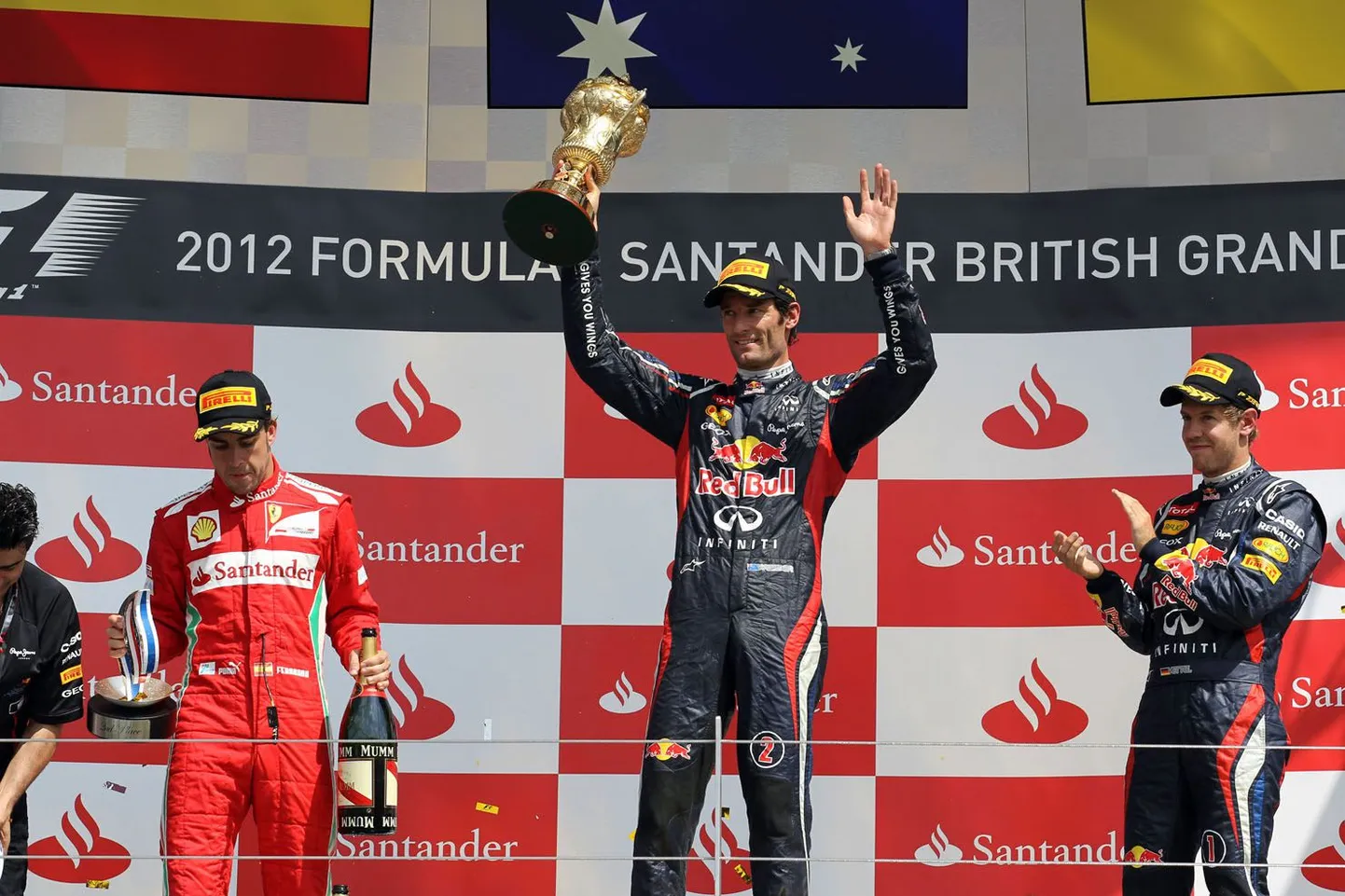 Mark Webber võidu üle rõõmustamas.