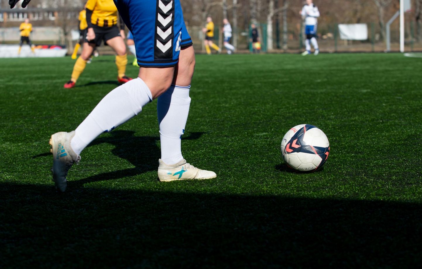 Riigi esivõistlustel jalgpallis on läänevirulastest kõrgeimal liigatasemel esindatud sellel aastal Rakvere JK Tarvas naiskond, kes kuulub esiliigasse. Jalgpalli-Tarva mehiseid heitlusi näeb esiliiga B tasandil.