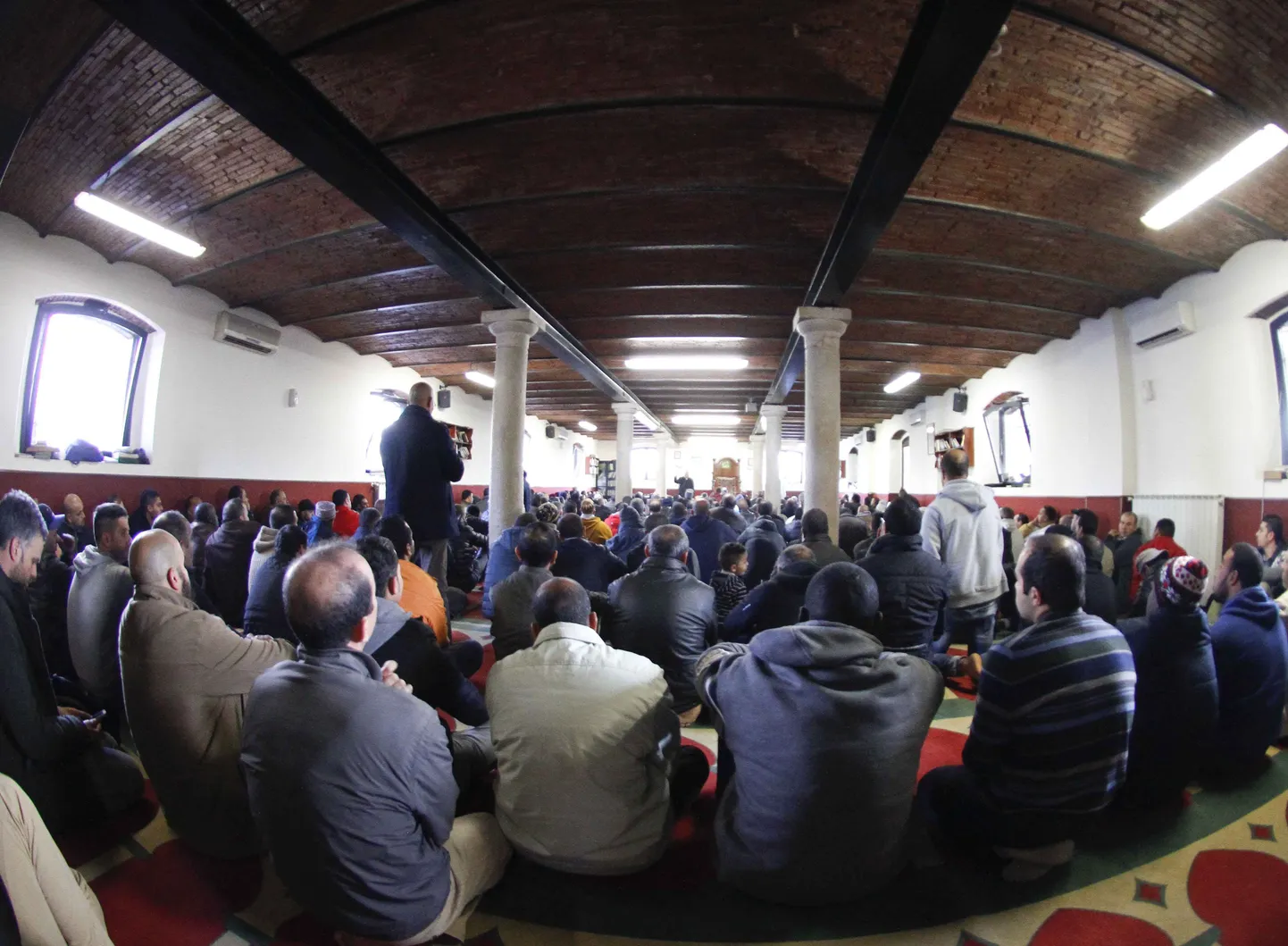 Reedene palvus islami kultuurikeskuse mošees Brescias.