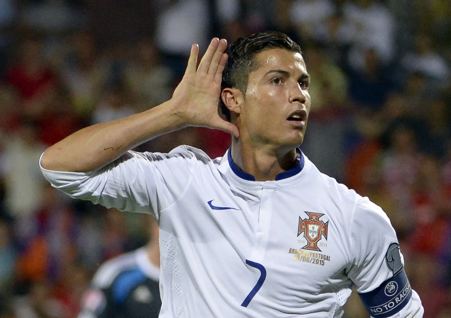 Cristiano Ronaldo tähistamas väravat Armeenia vastu.