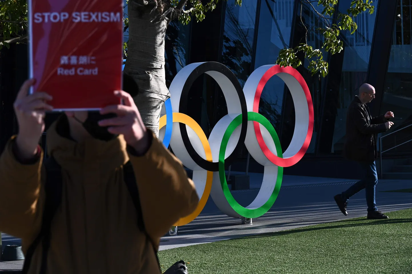 Токио. Протестующий против сексизма.