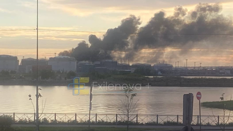 VIDEO ⟩ Sanktpēterburgā pēc dronu trieciena deg naftas terminālis