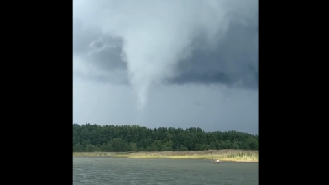 VIDEO ⟩ Vormsi lähistel avanes mere kohal hirmuäratav vaatepilt