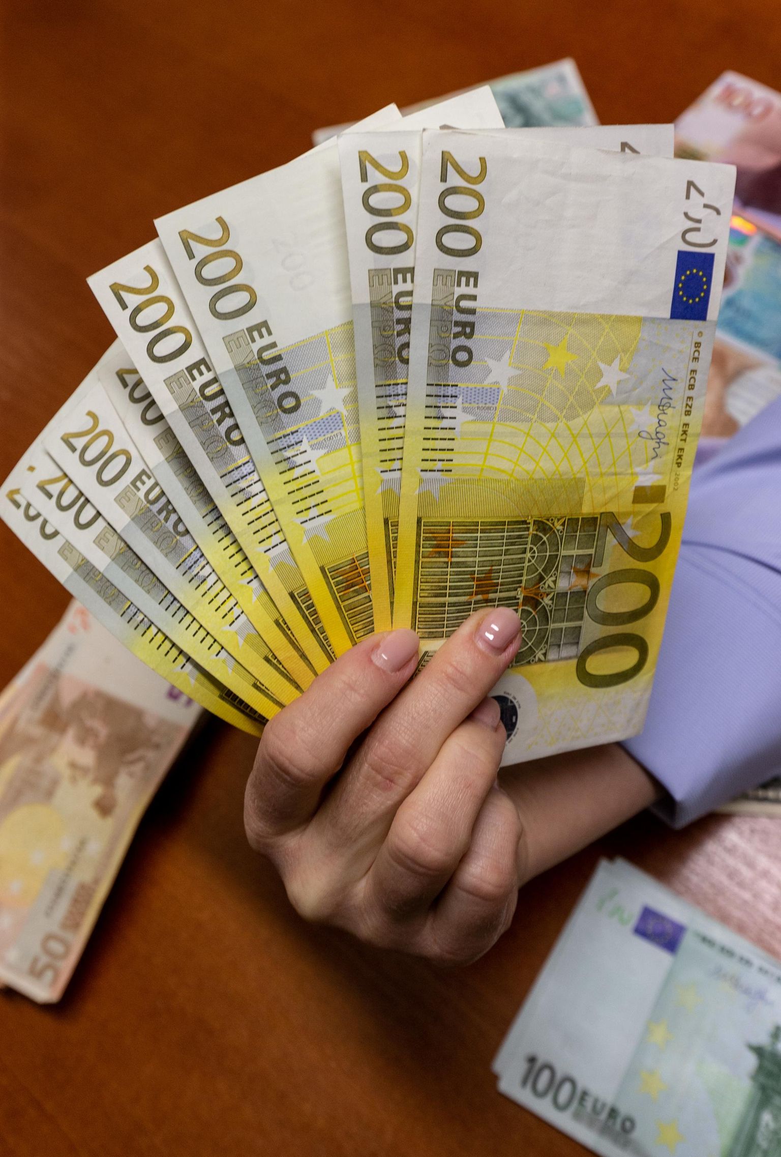 Viljandimaa mees jäi kelmide küüsi ning temalt peteti välja 5000 eurot.