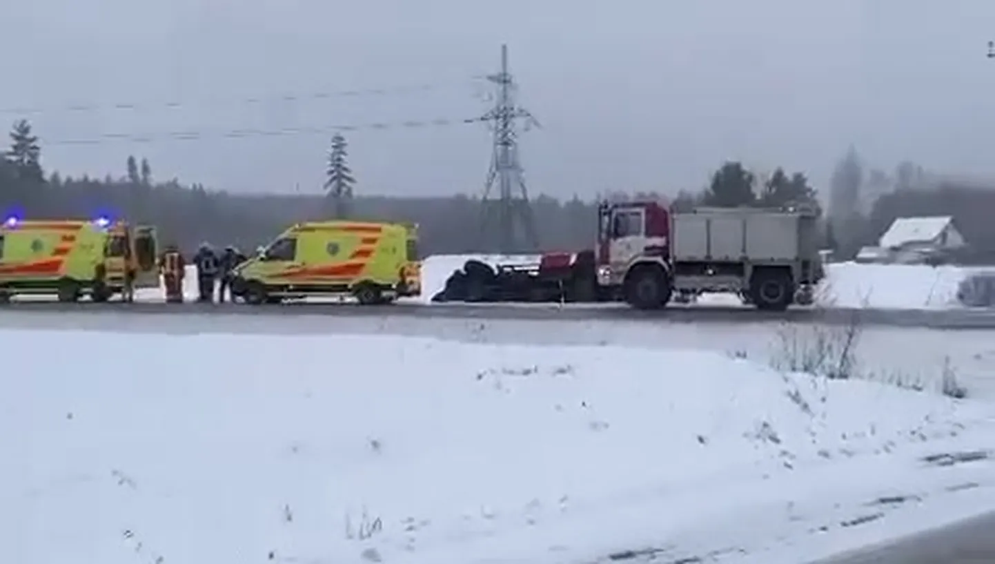 Под Кекавой в ДТП попал автомобиль пожарно-спасательной службы