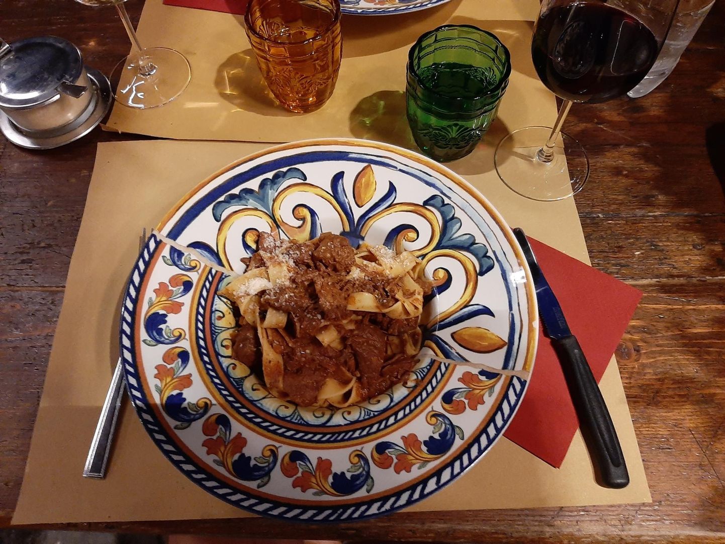 Tüüpilist Toscana rooga, metssearaguud lintjate pappardellede`ga pakutakse paljudes kohalikes restoranides. FOTO: Taavi Kristjuhan