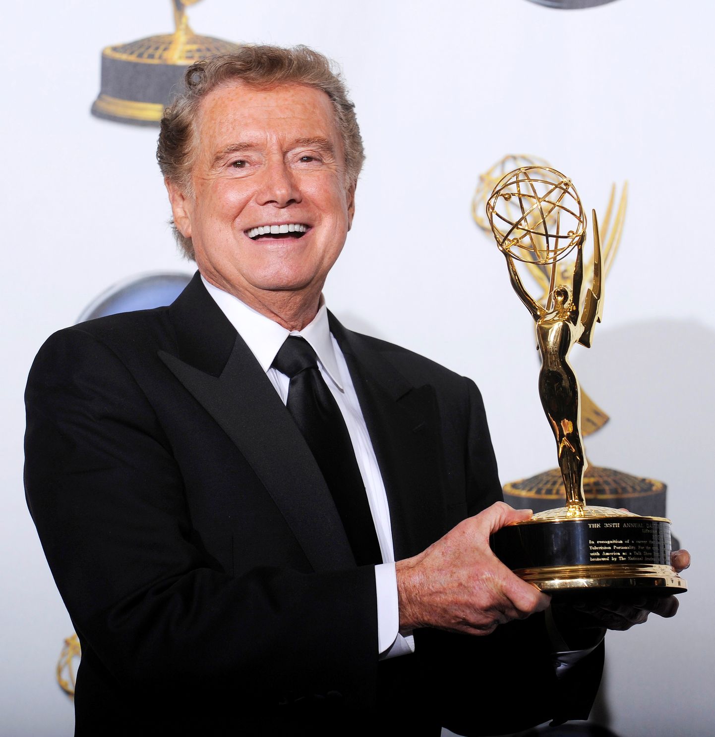 Regis Philbin sai 2008. aastal oma elutöö eest teles Emmy auhinna.