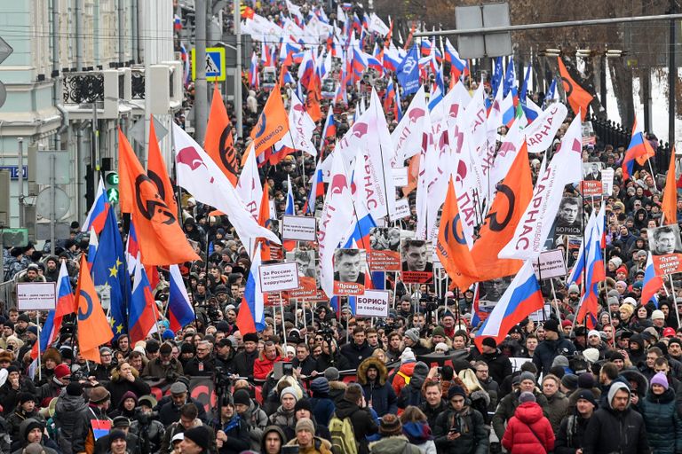 (Photo by Kirill KUDRYAVTSEV / AFP) Марш памяти Бориса Немцова.