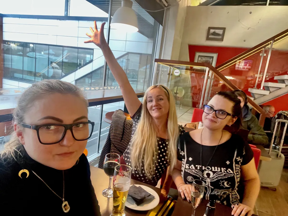 Daki, Heidi ja Kristinka lennujaamas, reis Berliini algab siit!