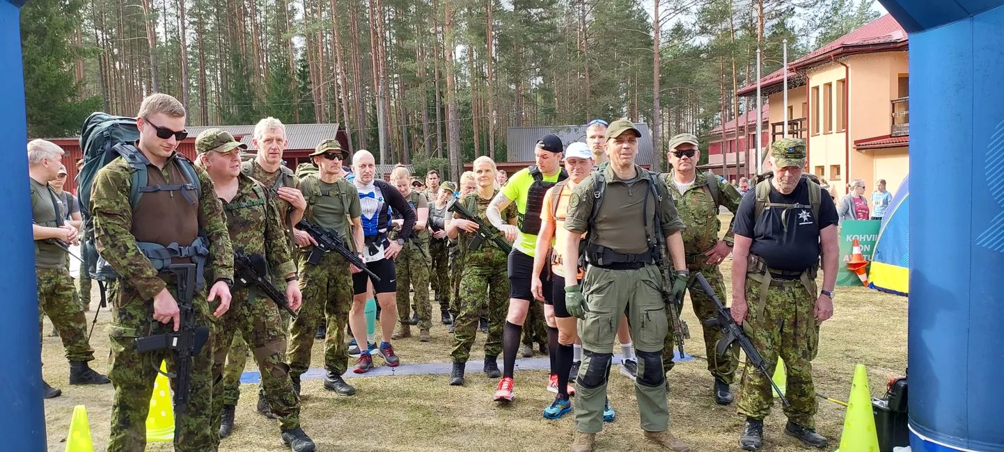 Старт военизированного забега.