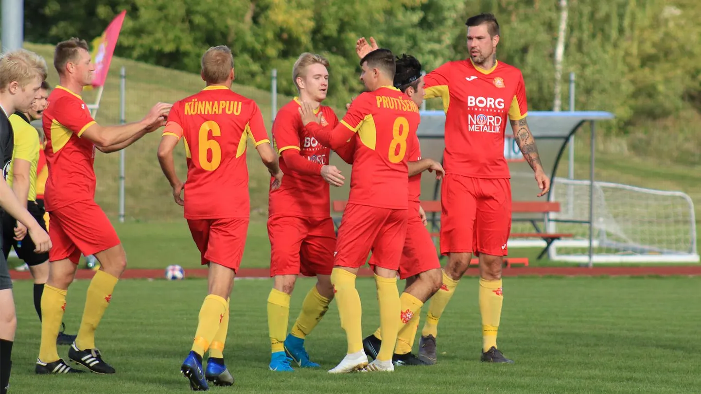 Võru Heliose mängijad rõõmustavad pärast Aleksandr Pruttšenko (nr 8) löödud avaväravat.