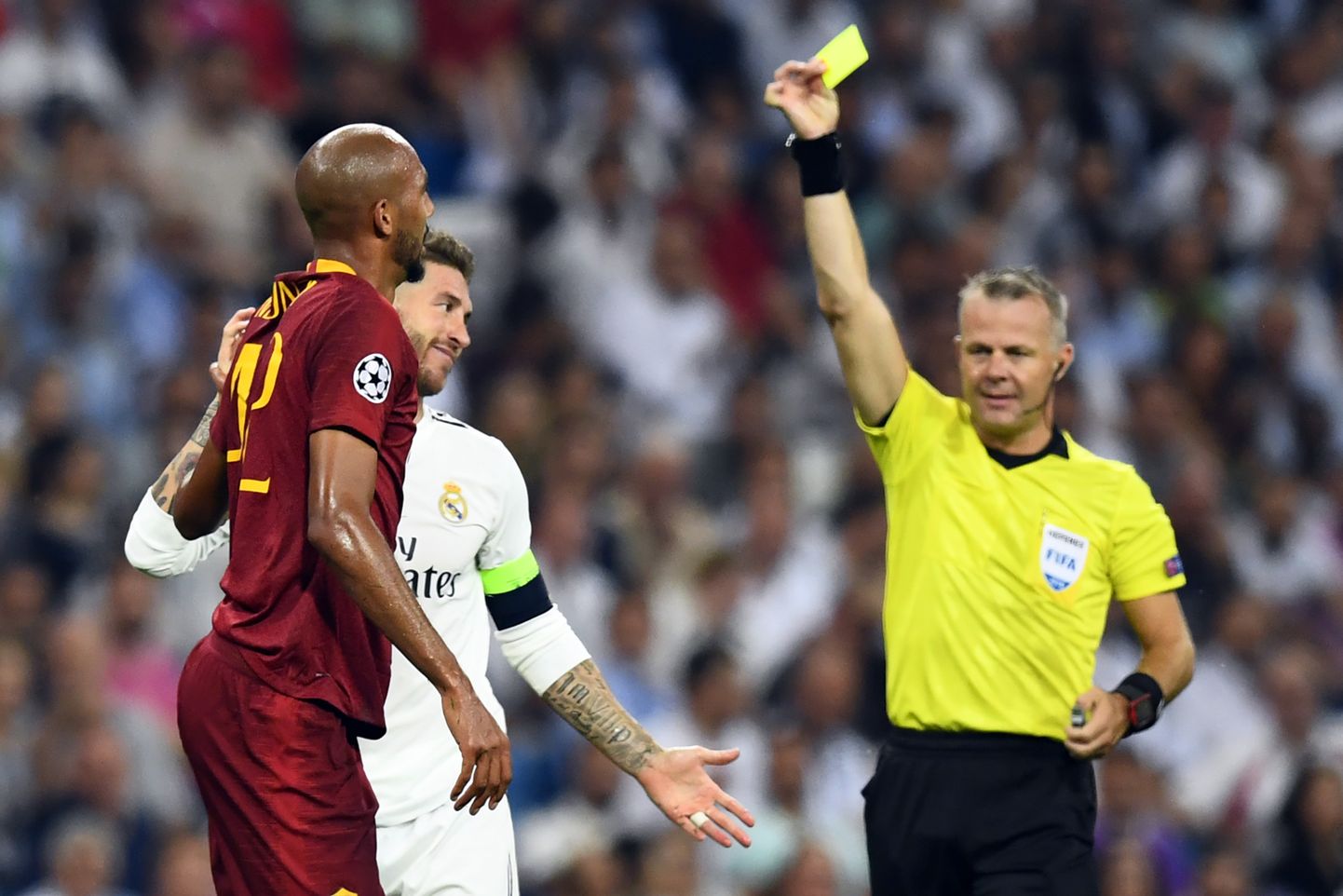 Madridi Reali jalgpallimeeskonna keskkaitsja Sergio Ramos nägi enda ees taas kollast kaarti.