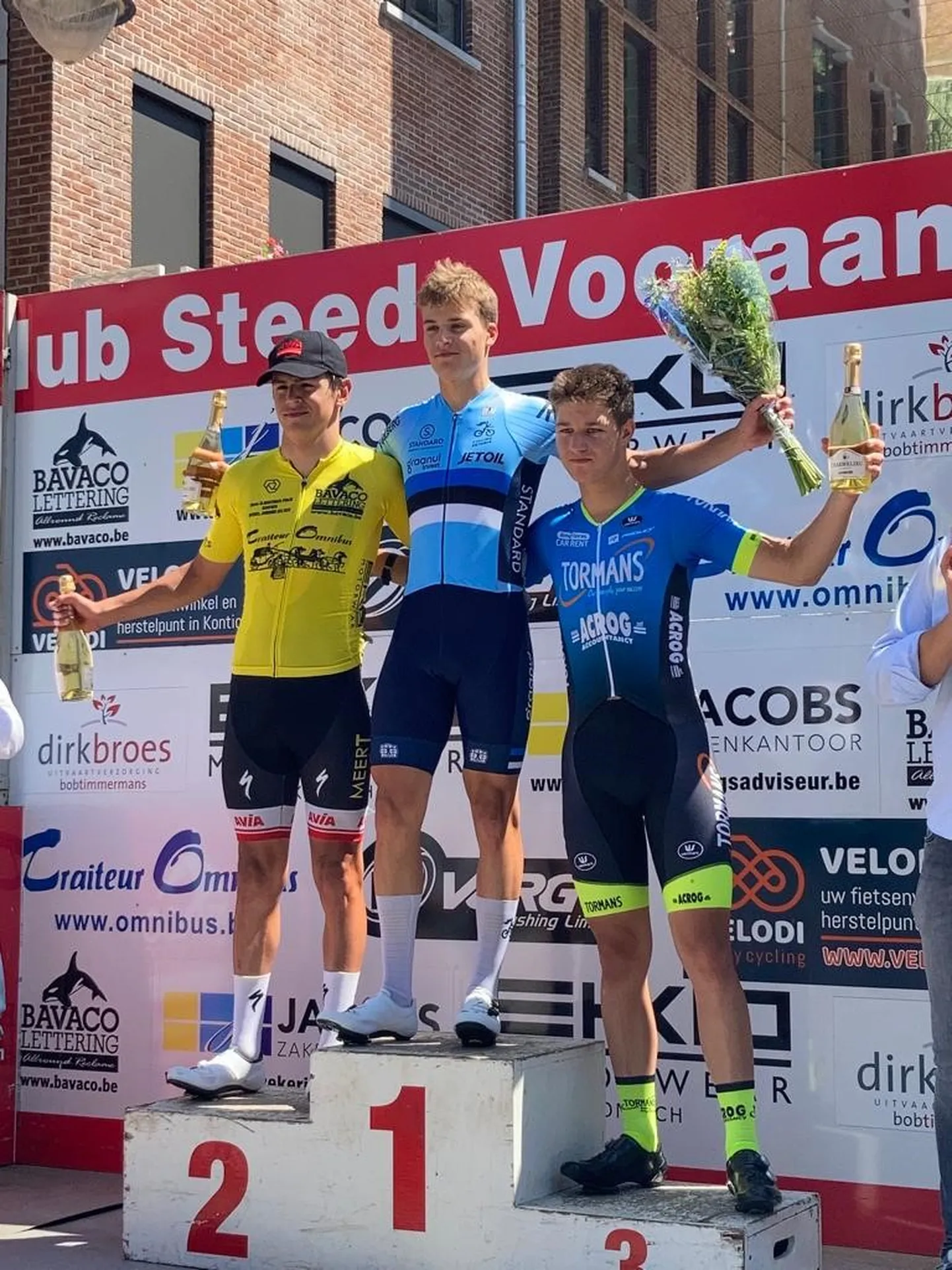 Karl Kurits (keskel) võitis Belgias peetaval velotuuril 57. Sint Martinusprijs Kontich teise etapi.