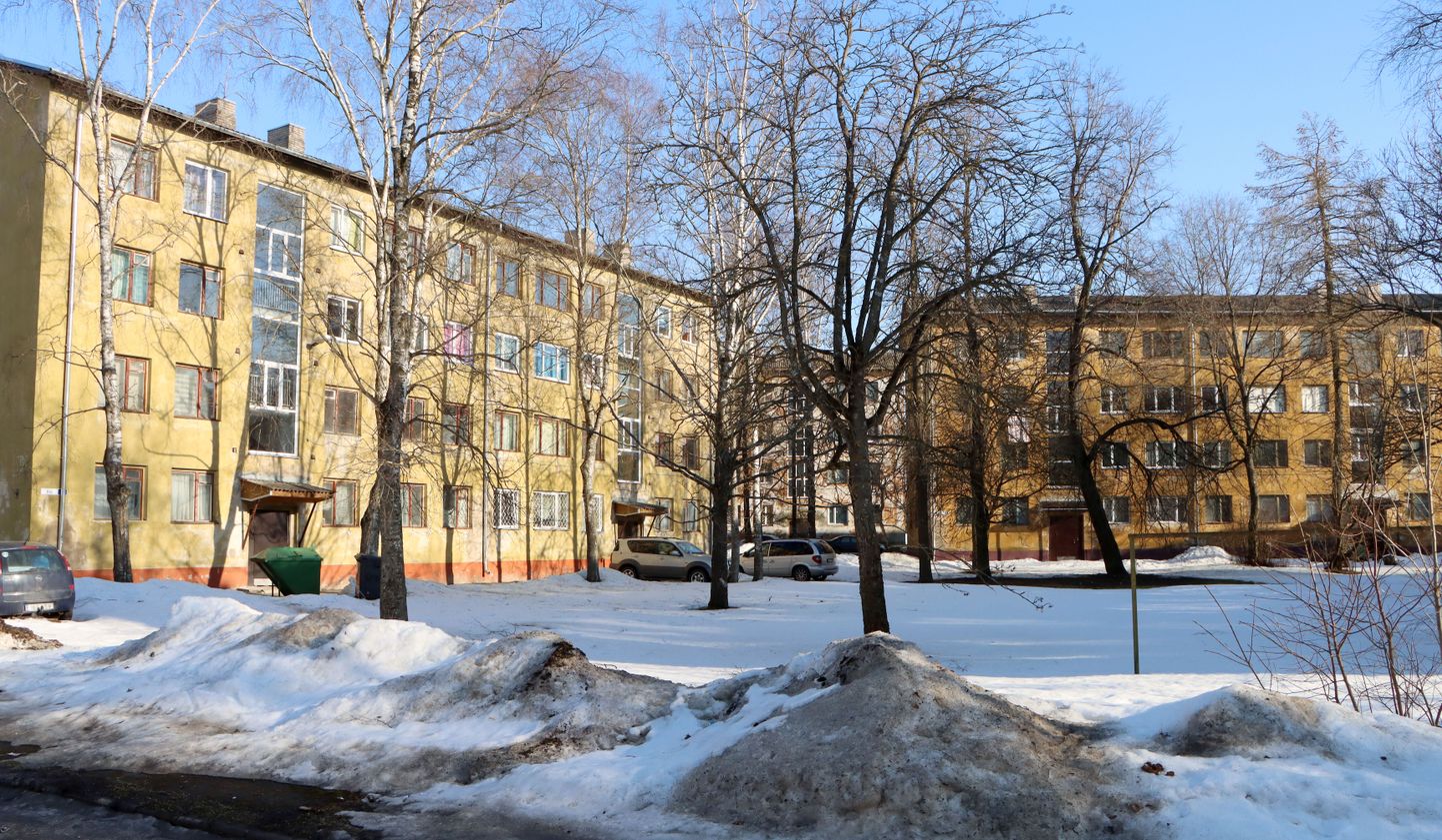 Märtsikuisel enampakkumisel leidsid Kohtla-Järve Uue tänava kolmes majas tühjalt seisnud korterid endale uue omaniku.