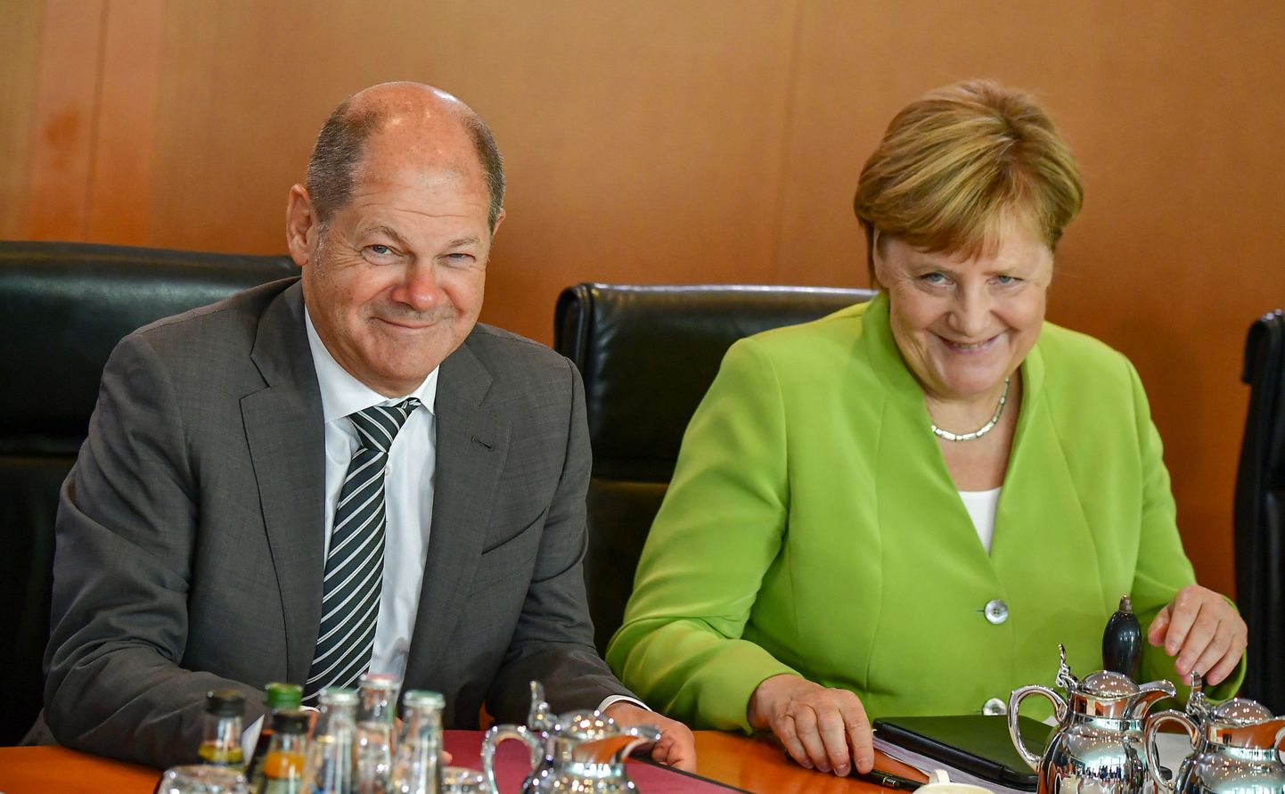Saksa kantsler Angela Merkel (paremal) ja rahandusminister Olaf Scholz.