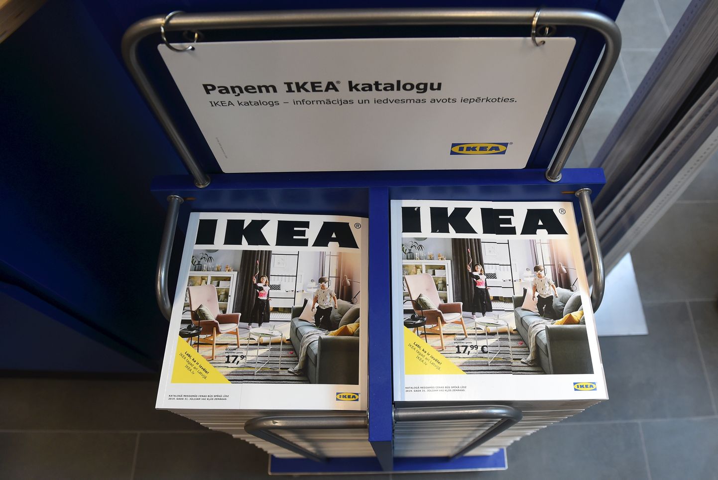 Zviedrijas mājokļu labiekārtošanas preču kompānijas "IKEA" lielveikala atklāšanas pasākums.