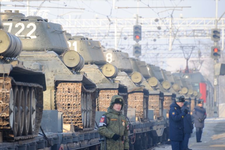 Laosest toodud tankid T-34 rongil, mis suundub Vladivostokist Moskva kanti.