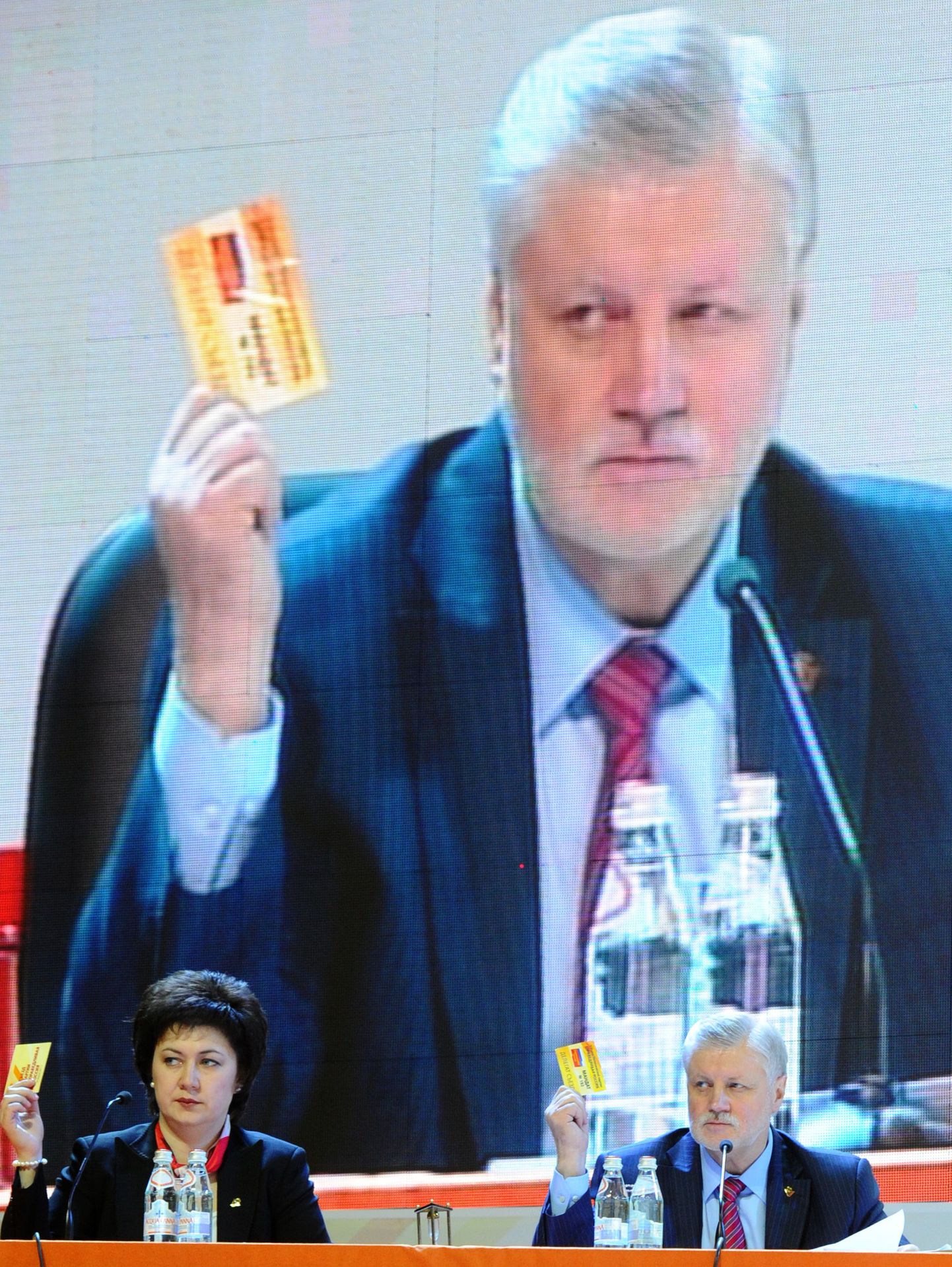 Föderatsiooninõukogu esimees Sergei Mironov hääletamas.