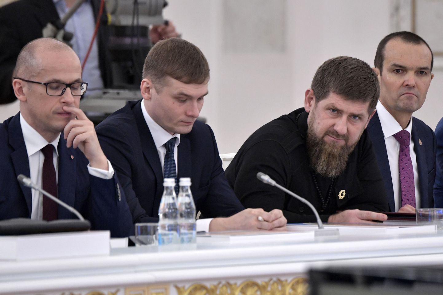 Mihhail Ignatjev pildil paremal Tšetšeenia liidri Ramzan Kadõrovi kõrval.