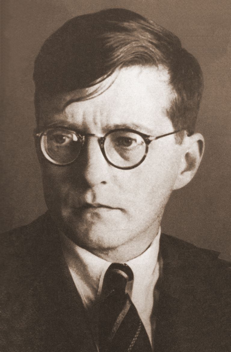 Krievu komponists Dmitrijs Šostakovičs (1906-1975).