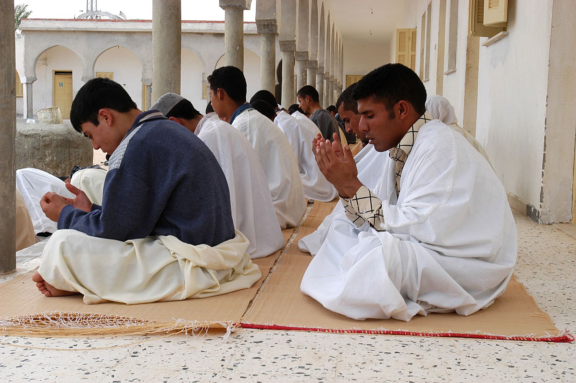 Moslemid palvemattidel palvetamas